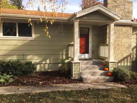 1410 NW State, Pullman, WA 99163 photo 1