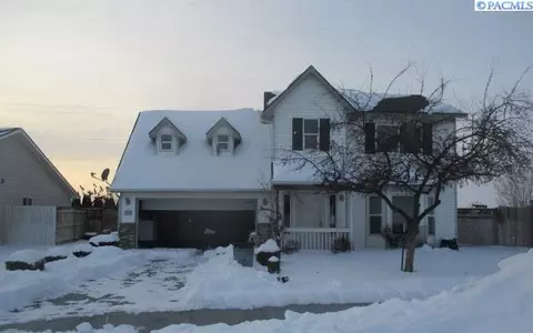 1304 N Beech Ave, Pasco, WA 99301 photo 1