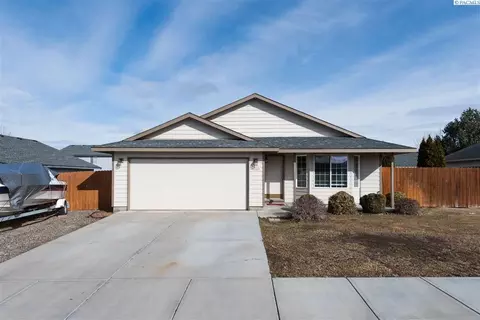 8007 Madeira Dr, Pasco, WA 99301 photo 1