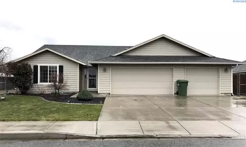 8704 Studebaker Dr, Pasco, WA 99301 photo 1