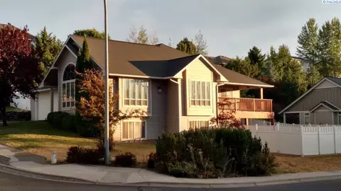 1115 SW Campus View Dr, Pullman, WA 99163 photo 1