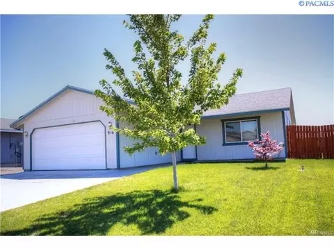 910 E Gemstone St, Othello, WA 99344 photo 1