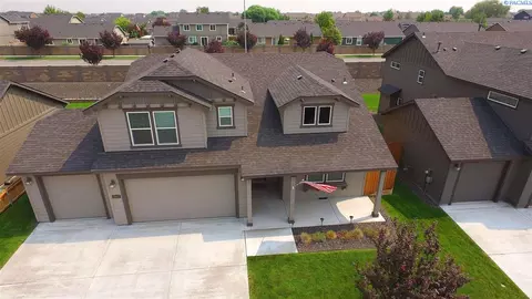 5807 Middle Fork St, Pasco, WA 99301 photo 1