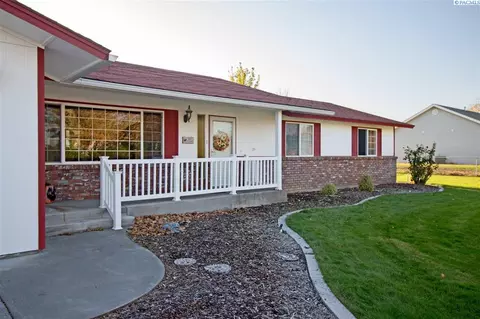 208 Westbourne Loop, Burbank, WA 99323 photo 1