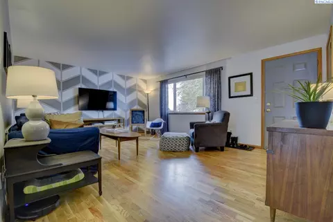 1430 NW Douglas Dr, Pullman, WA 99163 photo 1