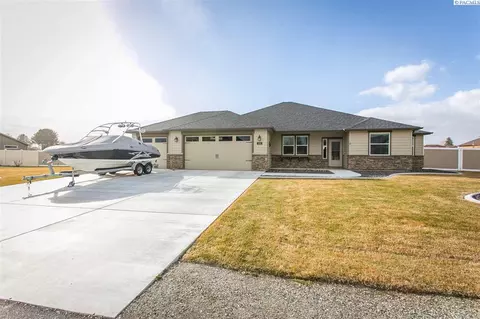 3112 Cavalier Ct, Pasco, WA 99301 photo 1