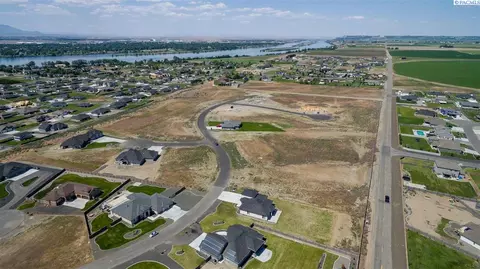 6825 Eagle Crest Dr, Pasco, WA 99301 photo 3