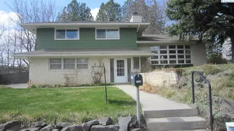 1135 SE Kamiaken St, Pullman, WA 99163 photo 1