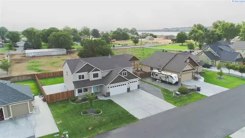 1007 Christopher Ln, Pasco, WA 99301 photo 1