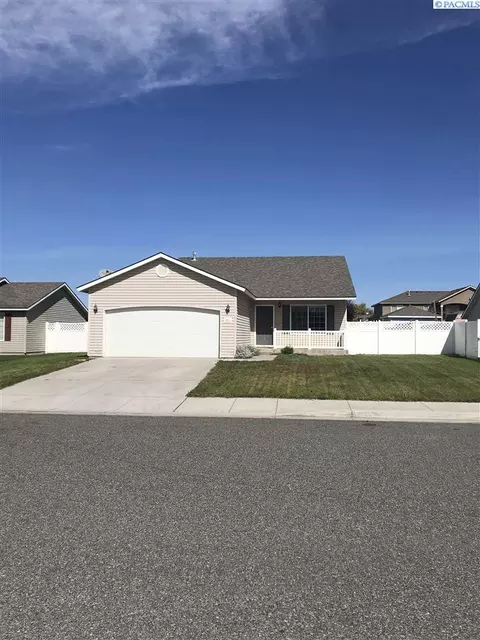 8013 Wenatchee Dr, Pasco, WA 99301 photo 1