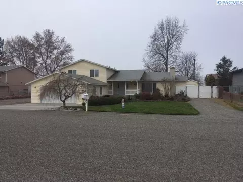 2004 Cherry Ln, Pasco, WA 99301 photo 1