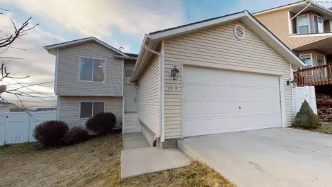 1815 NW Bella Vista Dr, Pullman, WA 99163 photo 1