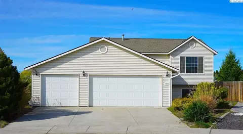 8516 Holburn Ln, Pasco, WA 99301 photo 1
