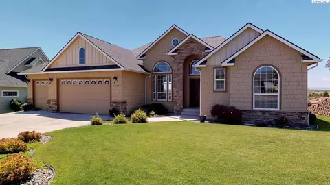1805 NW Nicole Ct, Pullman, WA 99163 photo 1