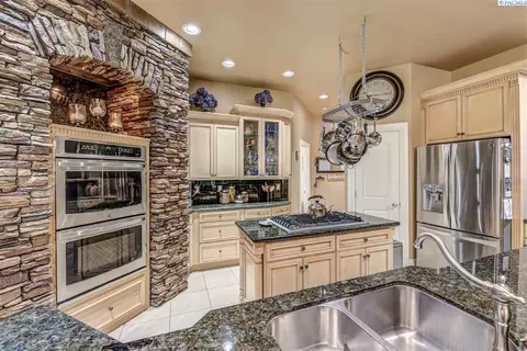 3013 Bosch Ct, Pasco, WA 99301 photo 1