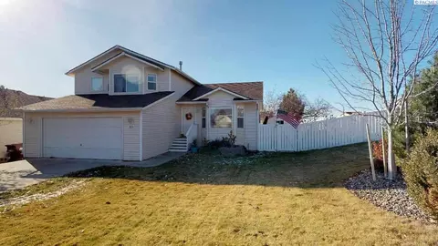 1835 NW Arcadia, Pullman, WA 99163 photo 1