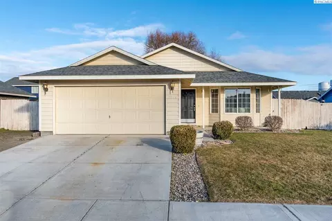 7715 Estevan Dr, Pasco, WA 99301 photo 1