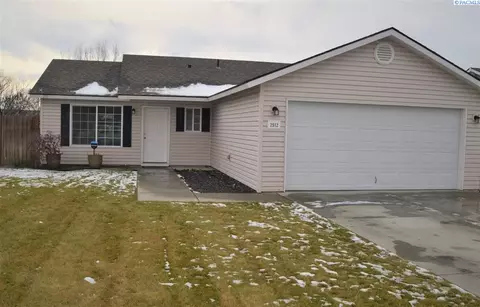 2512 Spruce St, Pasco, WA 99301 photo 1