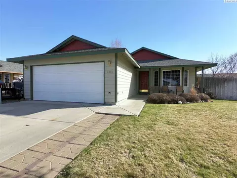 8612 Packard Dr, Pasco, WA 99301 photo 1