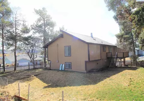 2015 NW Friel, Pullman, WA 99163 photo 1