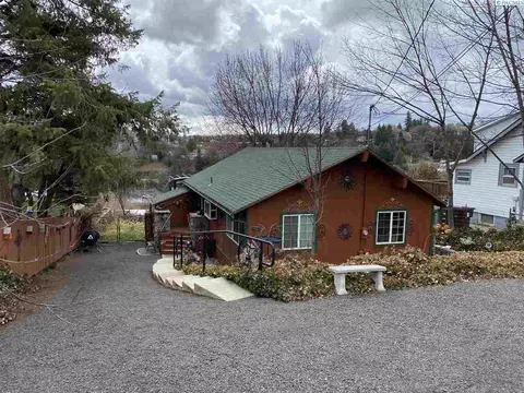 425 NW Irving St, Pullman, WA 99163 photo 1