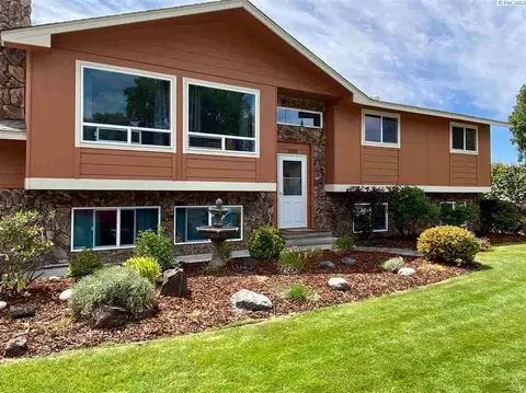 2820 W Wilcox Dr, Pasco, WA 99301 photo 1