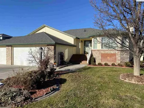 121 Willow Cir, Pasco, WA 99302 photo 1