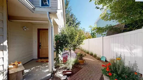 217 NW Brandon Dr, Pullman, WA 99163 photo 1