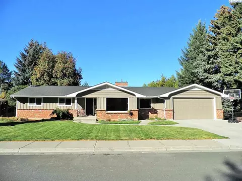 1025 SE Kamiaken St, Pullman, WA 99163 photo 1