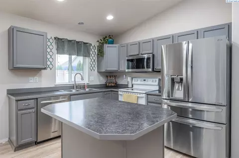 3406 Emerald Downs Ln, Pasco, WA 99301 photo 1