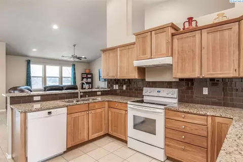 7805 Ruby Ct, Pasco, WA 99301 photo 1