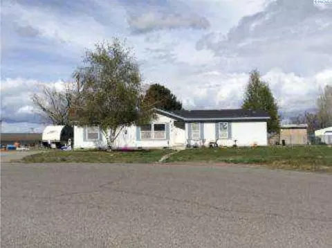 8219 W Ruby St, Pasco, WA 99301 photo 1