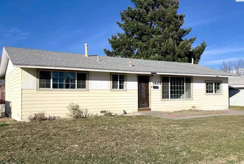 1923 W Opal St, Pasco, WA 99301 photo 1