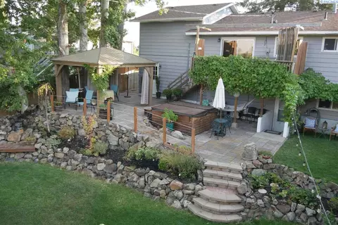 1835 NW Kenny St, Pullman, WA 99163 photo 1