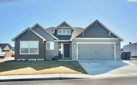 5202 Pierre Dr, Pasco, WA 99301 photo 1