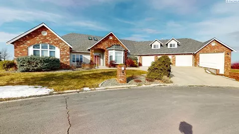 1810 NW Nicole Ct, Pullman, WA 99163 photo 1