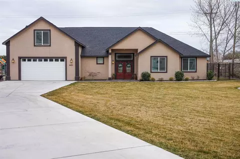 8409 Clara Dr, Pasco, WA 99301 photo 1