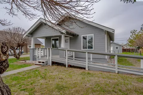 912 S 4th Ln, Pasco, WA 99301 photo 1