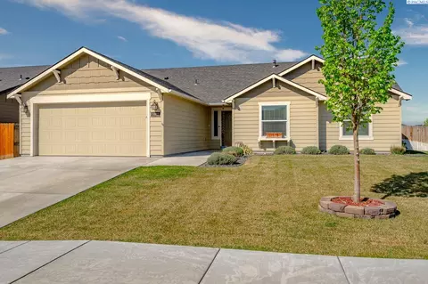 5902 Middle Fork St, Pasco, WA 99301 photo 1