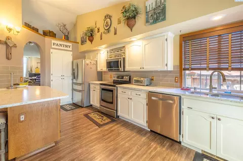 1001 Monty Python, Grandview, WA 98930 photo 7