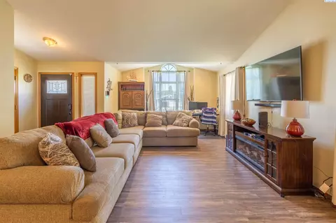 1001 Monty Python, Grandview, WA 98930 photo 6