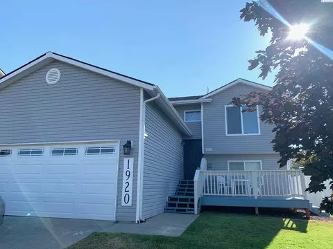 1920 NW Arcadia Dr, Pullman, WA 99163 photo 1