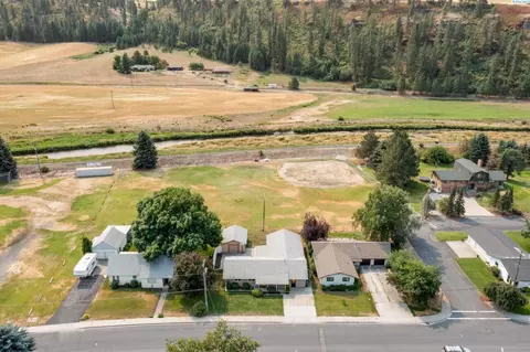 2004 N Cedar St, Colfax, WA 99111 photo 2
