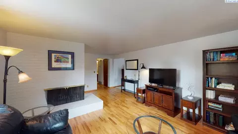 440 NW Larry St, Pullman, WA 99163 photo 2