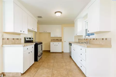 2107 N 19th Ave, Pasco, WA 99301 photo 5