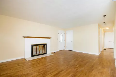 2107 N 19th Ave, Pasco, WA 99301 photo 4