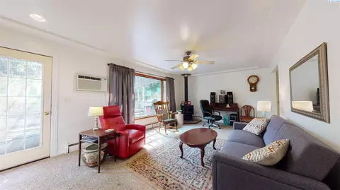 608-610 SW Summer, Pullman, WA 99163 photo 2