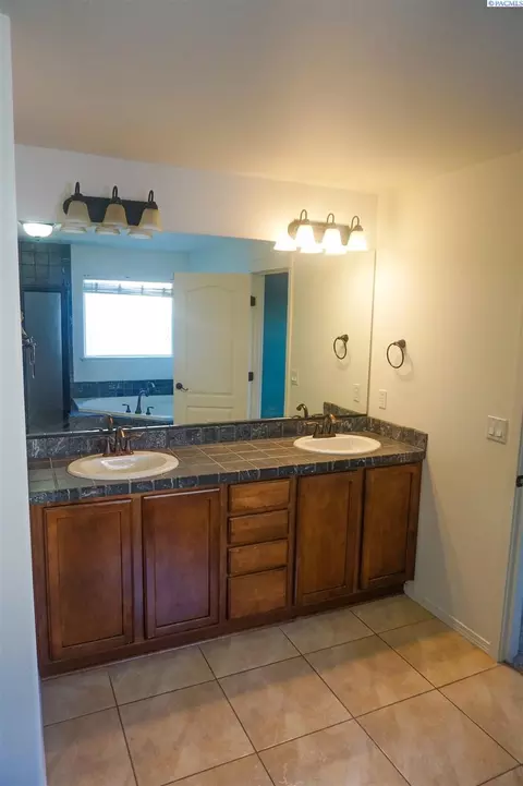 5017 Laredo Dr, Pasco, WA 99301 photo 20