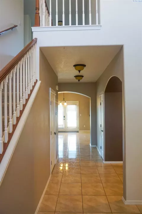 5017 Laredo Dr, Pasco, WA 99301 photo 2