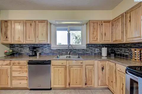 6112 W Richardson Rd, Pasco, WA 99301 photo 6